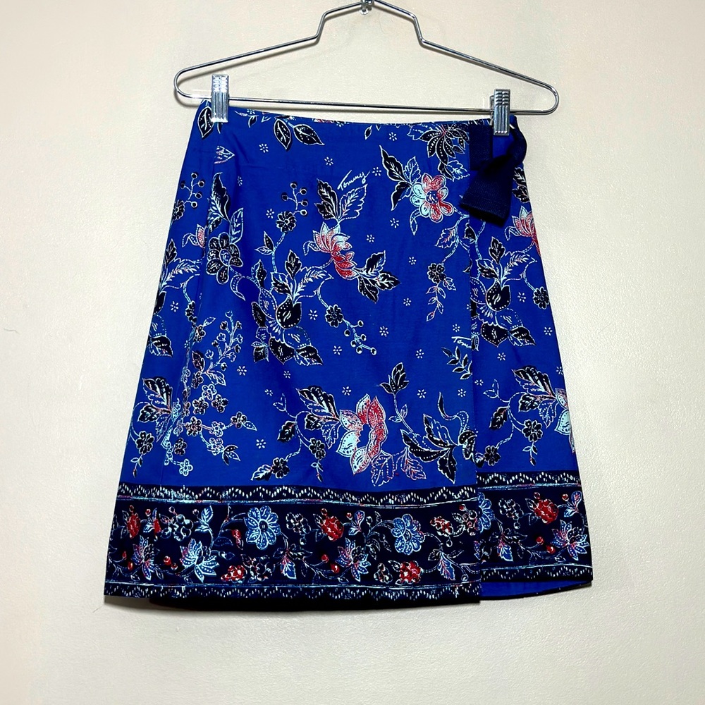 Tommy Hillfiger jeans || Woman’s floral skirt size small